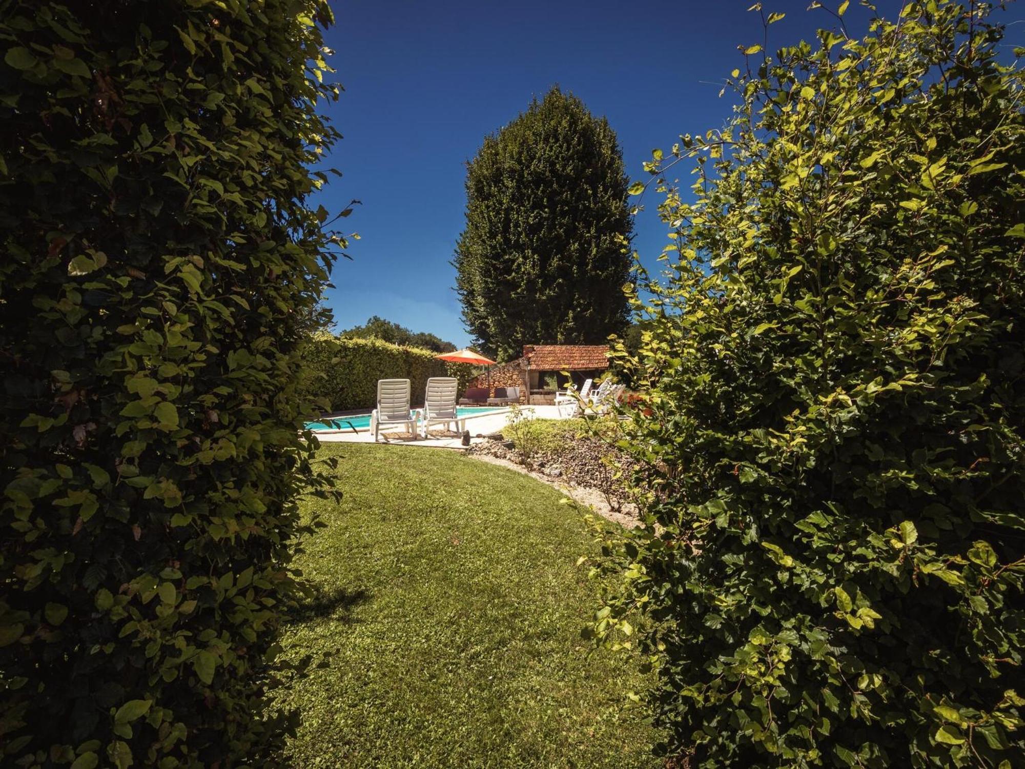 Appealing Apartment In Vezac With Swimming Pool Beynac-et-Cazenac Buitenkant foto