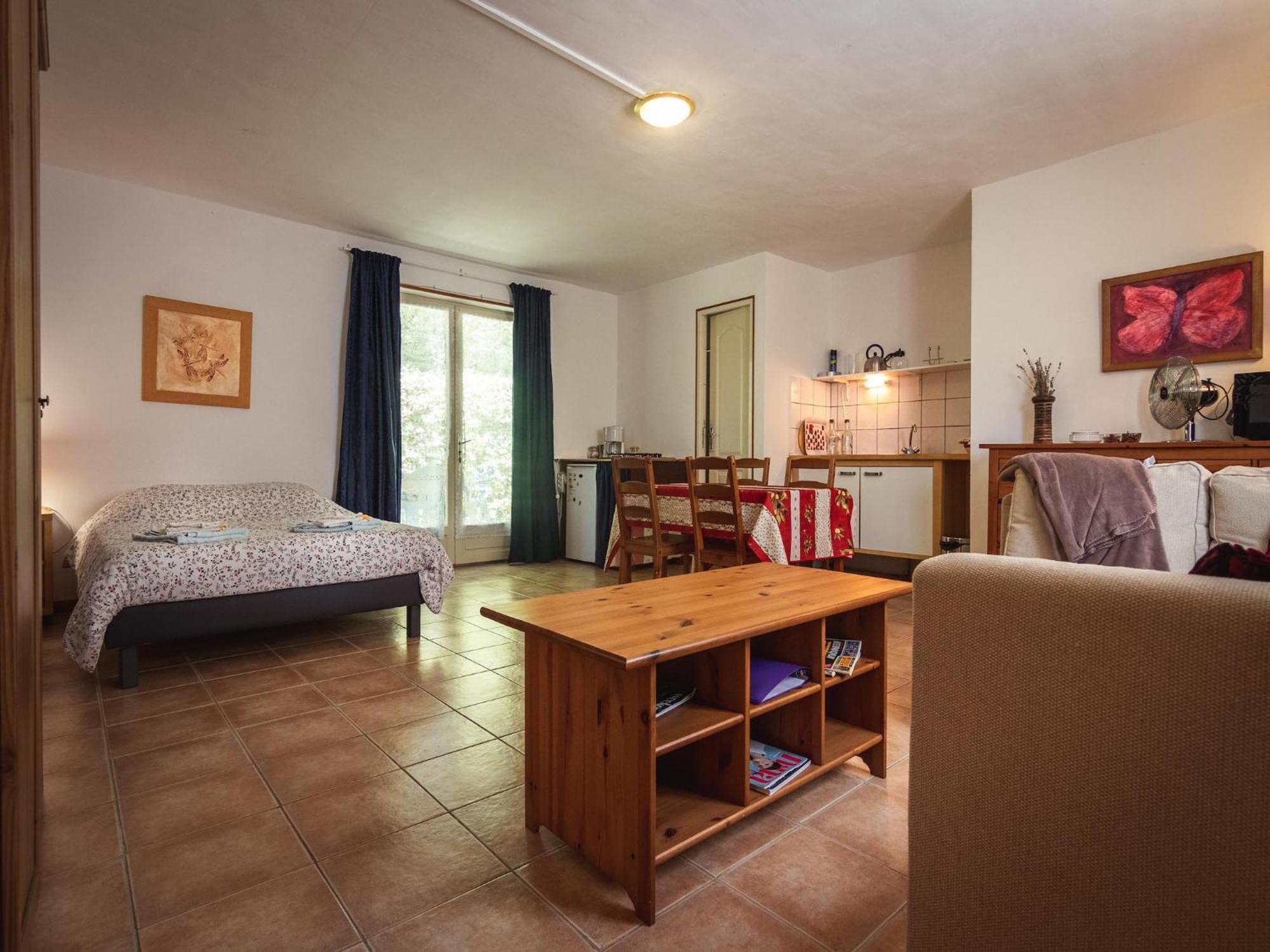 Appealing Apartment In Vezac With Swimming Pool Beynac-et-Cazenac Buitenkant foto
