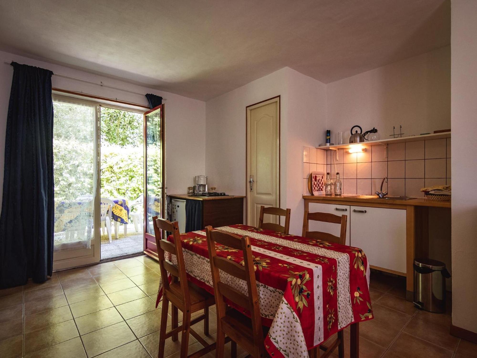 Appealing Apartment In Vezac With Swimming Pool Beynac-et-Cazenac Buitenkant foto