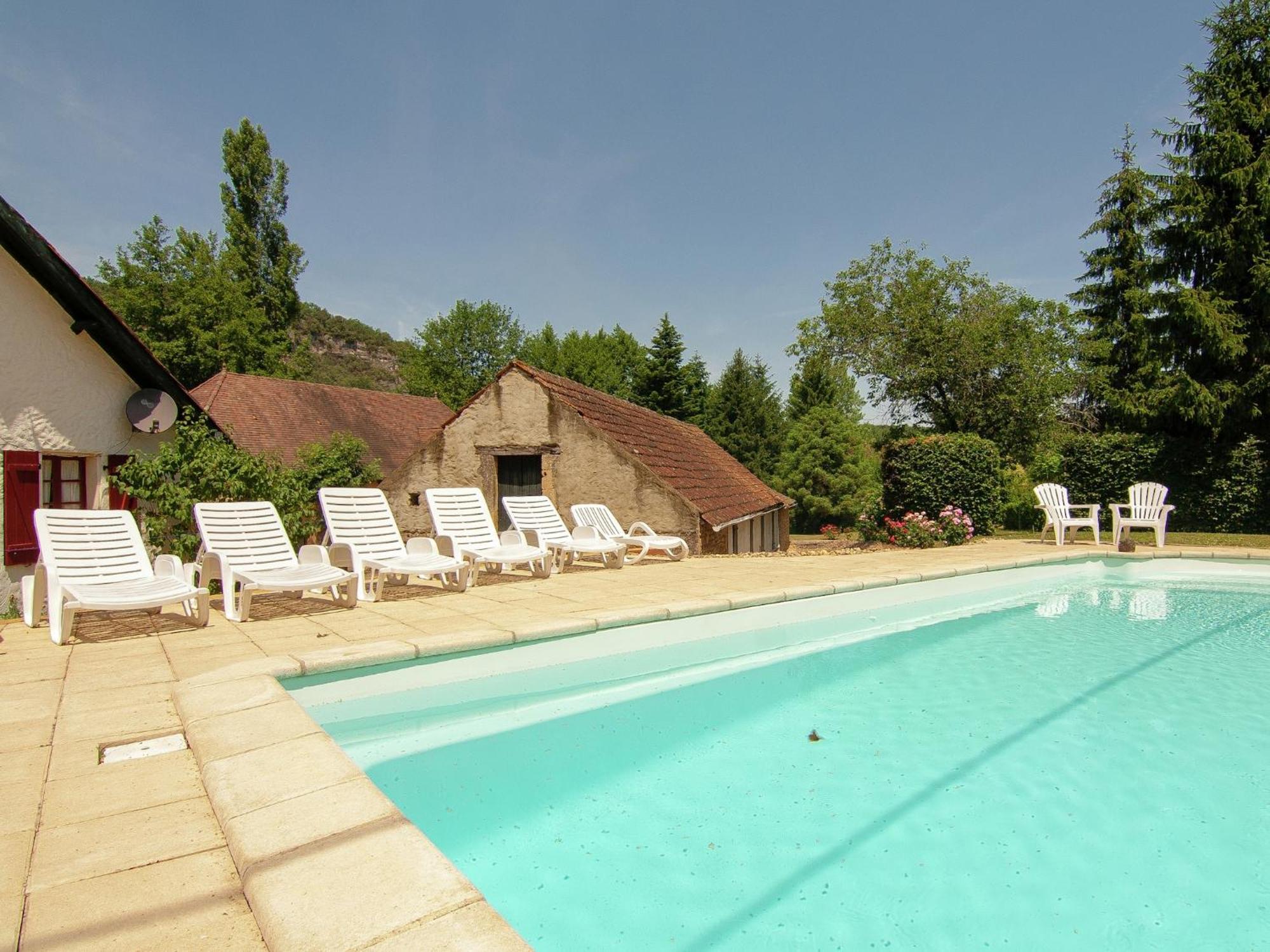 Appealing Apartment In Vezac With Swimming Pool Beynac-et-Cazenac Buitenkant foto