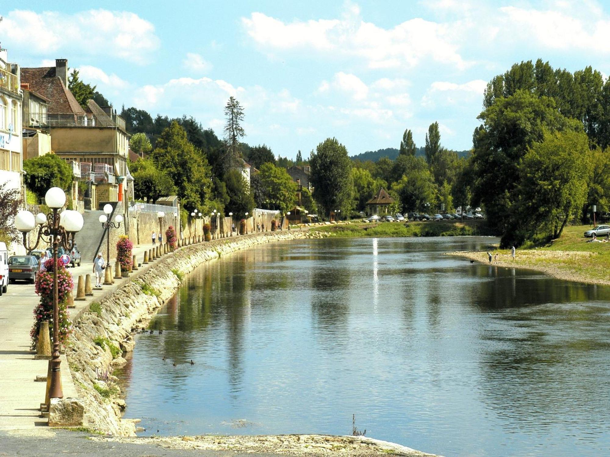 Appealing Apartment In Vezac With Swimming Pool Beynac-et-Cazenac Buitenkant foto